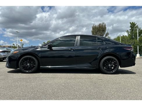 Used 2021 Toyota Camry SE FWD image 2