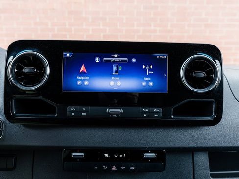 Used 2025 Mercedes-Benz Sprinter 2500 image 15