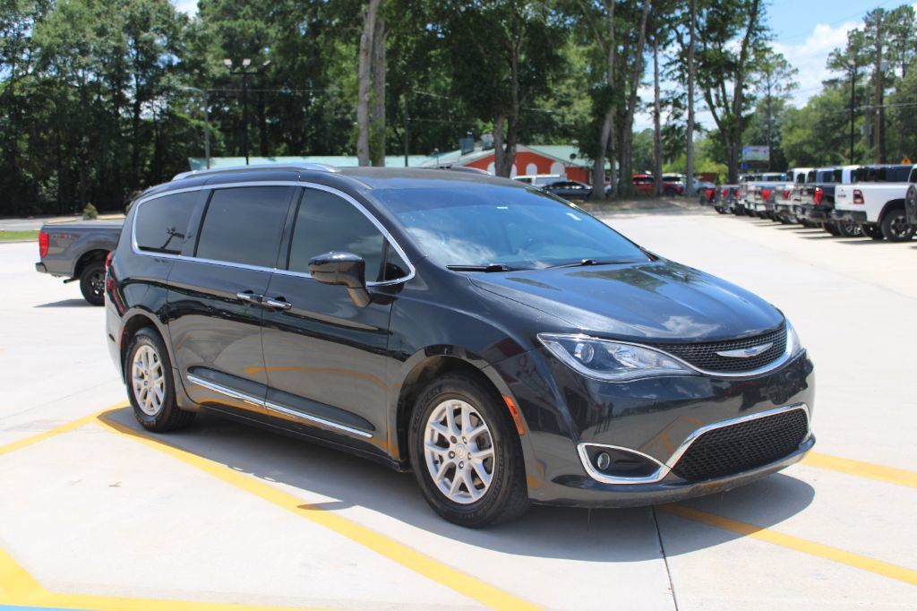 Used 2019 Chrysler Pacifica Touring-L FWD image 1