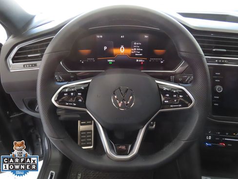 Certified 2024 Volkswagen Tiguan SE R-Line image 17