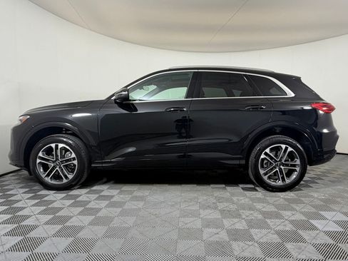 Certified 2025 Audi Q5 Premium w/ Convenience Package AWD/4WD image 2