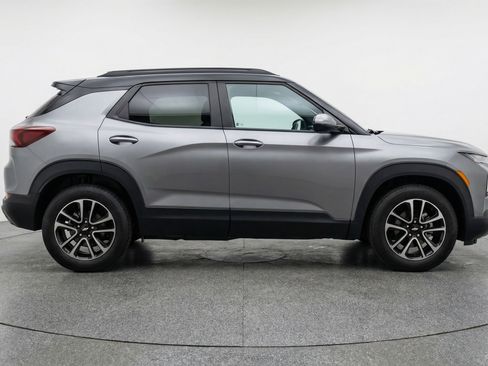 Used 2025 Chevrolet TrailBlazer LT image 11