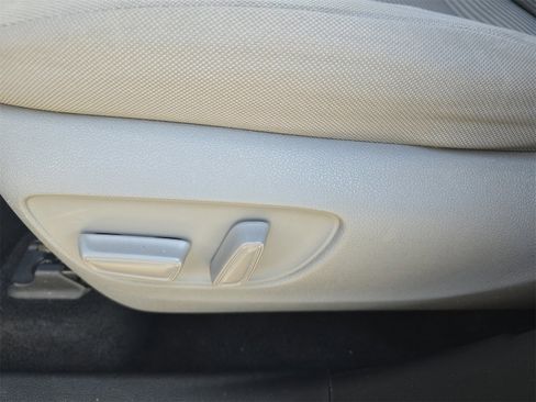 Used 2021 Toyota Highlander LE image 14