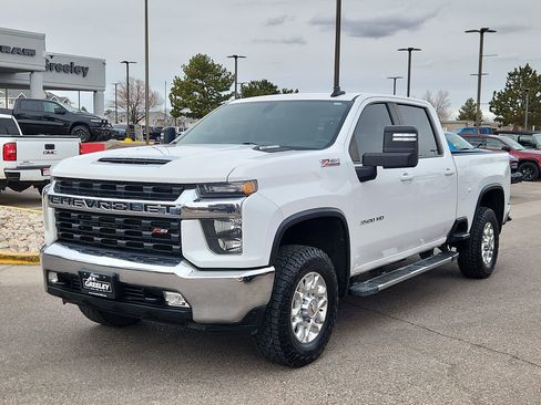 Used 2022 Chevrolet Silverado 3500 LT w/ Convenience Package image 4