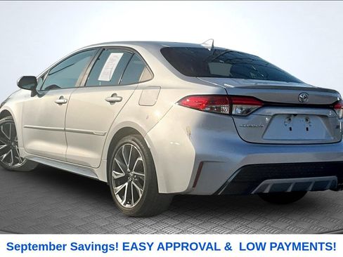 Used 2021 Toyota Corolla SE w/ SE Premium Package FWD image 3