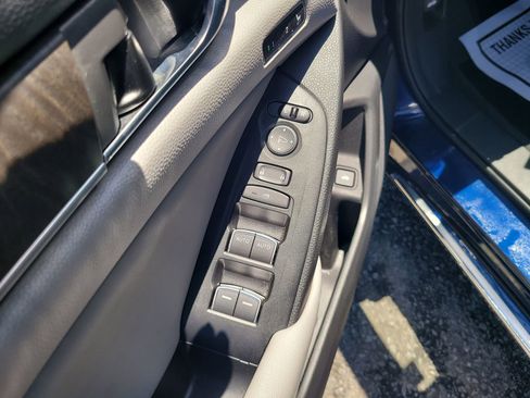 Used 2019 Honda Accord Touring image 11