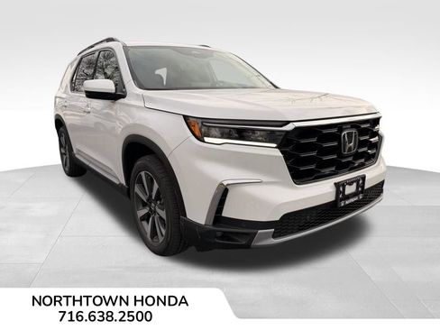 Used 2025 Honda Pilot Touring image 2