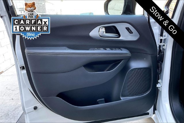 Used 2026 Chrysler Pacifica Limited w/ S Appearance Package FWD image 22