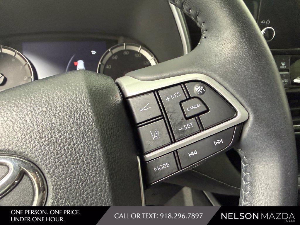 Used 2024 Toyota Highlander XSE FWD image 23