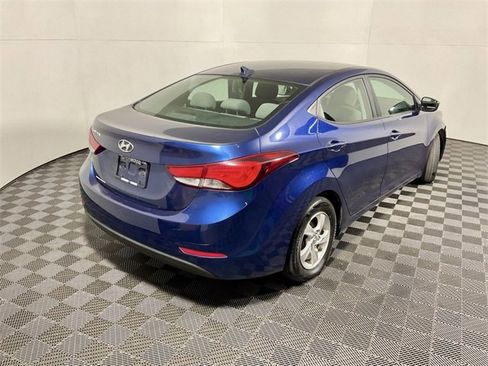 Used 2015 Hyundai Elantra SE image 11