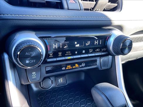 Used 2025 Toyota RAV4 XLE image 26