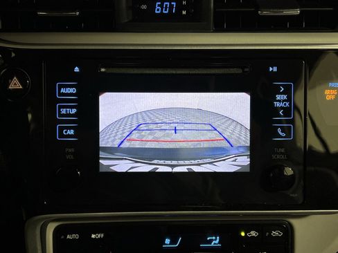 Used 2019 Toyota Corolla LE image 18