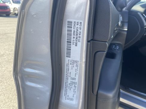 Used 2021 Jeep Grand Cherokee Limited w/ Trailer Tow Group IV image 33