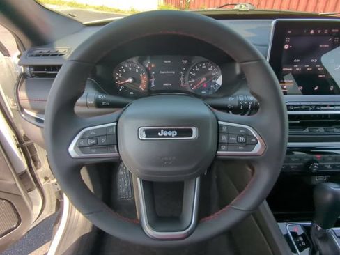 Used 2025 Jeep Compass Trailhawk AWD/4WD image 21