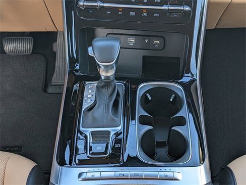 Used 2024 Kia Carnival EX image 17