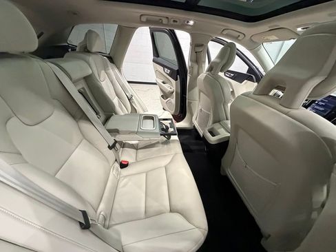 Used 2018 Volvo XC60 T5 Momentum w/ Convenience Package image 26