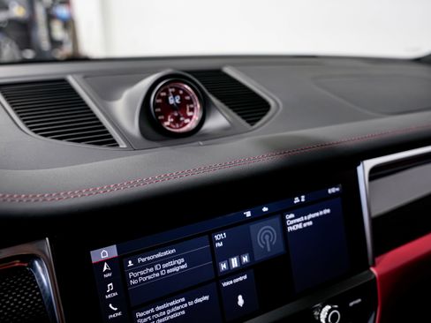 Used 2022 Porsche Macan GTS w/ Sport Chrono Package image 13