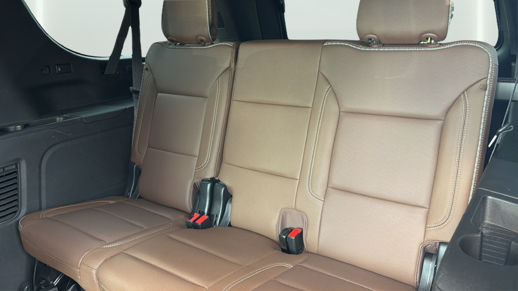 Used 2023 Chevrolet Suburban High Country w/ LPO, Illumination Package AWD/4WD image 28