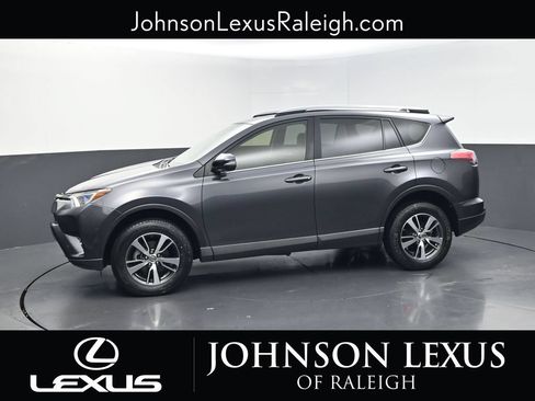 Used 2017 Toyota RAV4 XLE FWD image 2