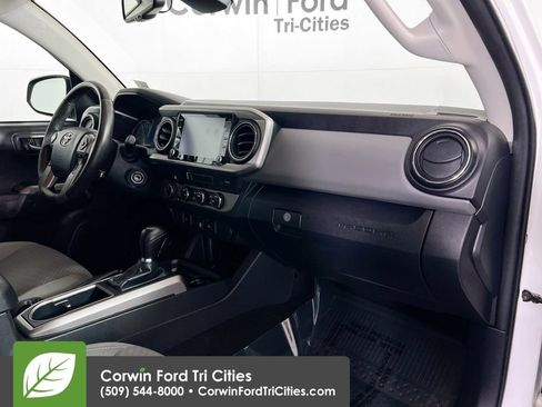 Used 2022 Toyota Tacoma SR5 AWD/4WD image 26