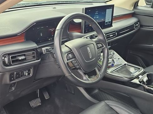 Used 2023 Lincoln Nautilus Reserve AWD/4WD image 11