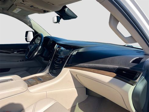 Used 2020 Cadillac Escalade Luxury image 32