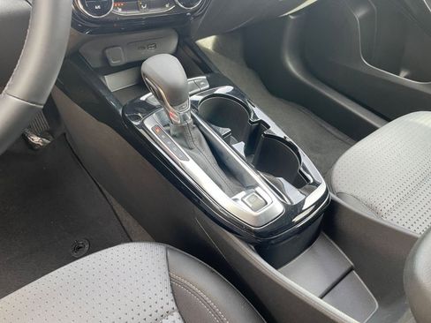 Used 2025 Chevrolet Trax LT w/ LT Convenience Package image 39