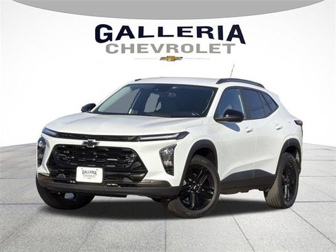 Used 2025 Chevrolet Trax ACTIV w/ Driver Confidence Package image 2