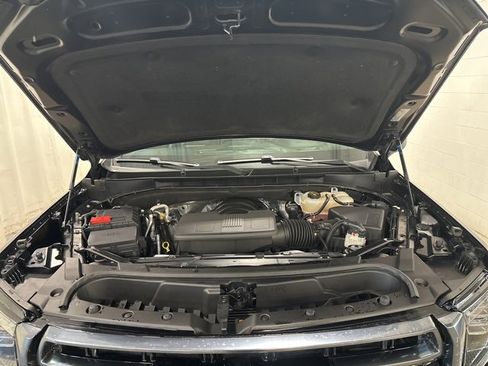 Used 2022 GMC Yukon XL AT4 image 46