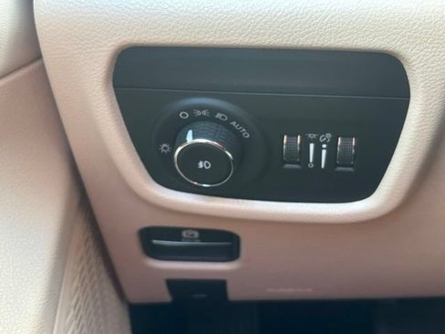 Used 2023 Jeep Grand Cherokee Limited AWD/4WD image 20