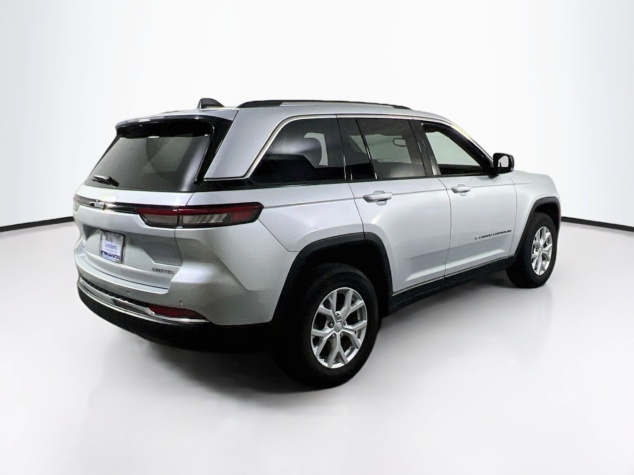 Used 2023 Jeep Grand Cherokee Limited AWD/4WD image 5