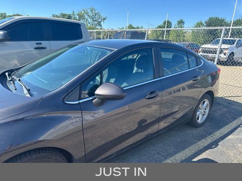 Used 2017 Chevrolet Cruze LT FWD image 20