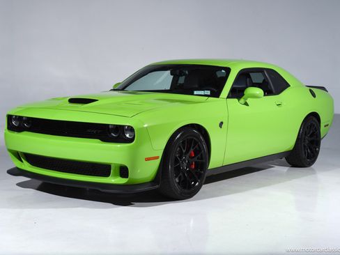 Used 2015 Dodge Challenger SRT Hellcat image 3