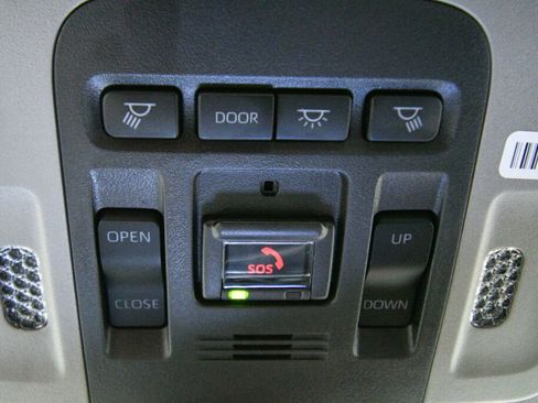 Certified 2023 Toyota Camry SE w/ Cold Weather Package image 18