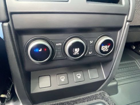 Used 2025 Land Rover Defender 130 X-Dynamic SE AWD/4WD image 20