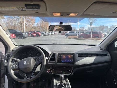 Used 2017 Honda HR-V EX image 8