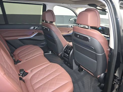 Used 2025 BMW X7 xDrive40i w/ Premium Package AWD/4WD image 11