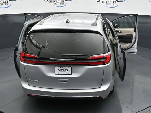 Used 2024 Chrysler Pacifica Touring-L image 26