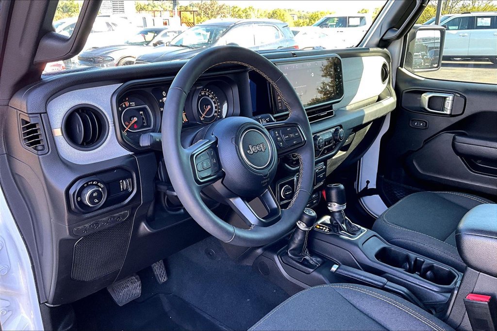 Used 2024 Jeep Gladiator Sport AWD/4WD image 19