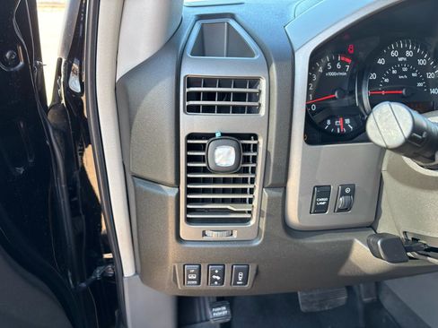 Used 2005 Nissan Titan LE w/ (U01) Nissan Navigation Pkg image 13