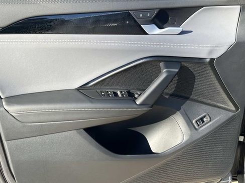 New 2026 Volkswagen Tiguan SE FWD image 9