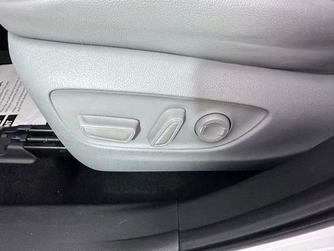 Used 2023 Toyota Highlander XLE AWD/4WD image 23