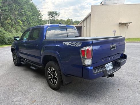 Used 2022 Toyota Tacoma TRD Sport w/ Technology Package AWD/4WD image 7
