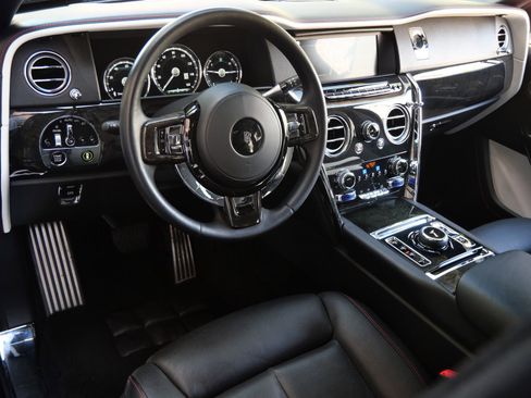 Used 2022 Rolls-Royce Cullinan w/ Cullinan Package AWD/4WD image 17