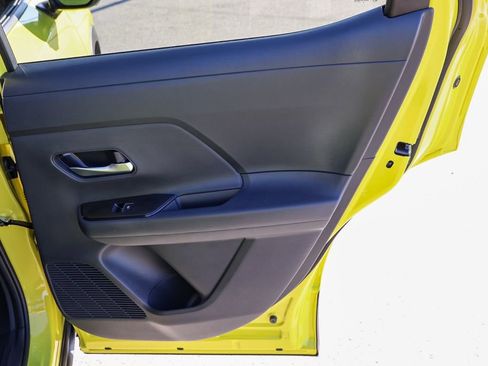 New 2026 Nissan Kicks SR image 19