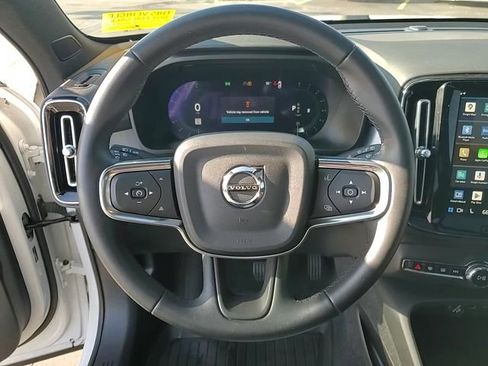 Used 2025 Volvo XC40 B5 Core image 16