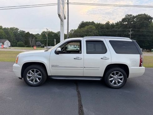 Used 2014 GMC Yukon Denali AWD/4WD image 8