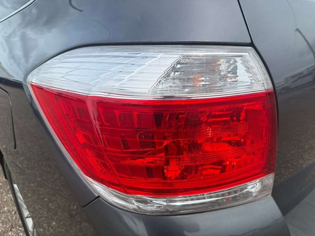 Used 2012 Toyota Highlander Limited w/ Tow Pkg AWD/4WD image 35