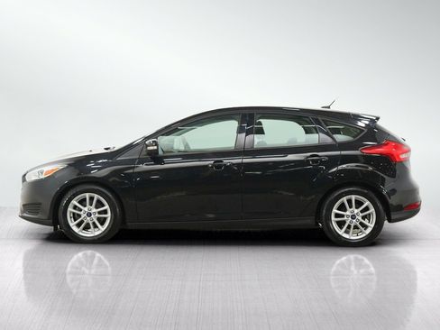 Used 2015 Ford Focus SE FWD image 2