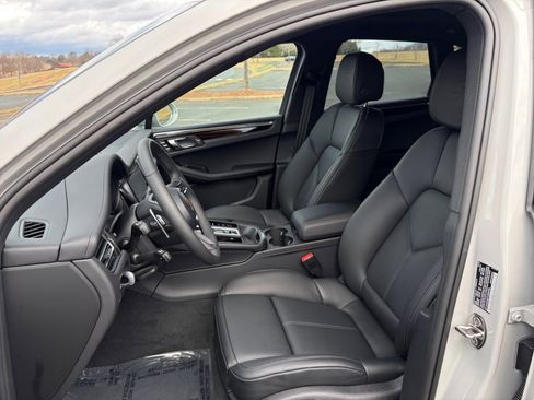 Certified 2026 Porsche Macan AWD/4WD image 5